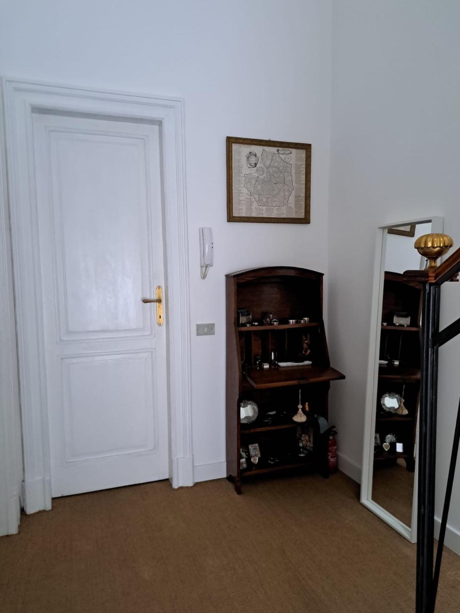 Casa Mari - Free Secure Parking, Breakfast, Private Bathroom, Wifi, Garden, Aircon, 5 Min Walk To Metro And Train Station Couette-café Milan