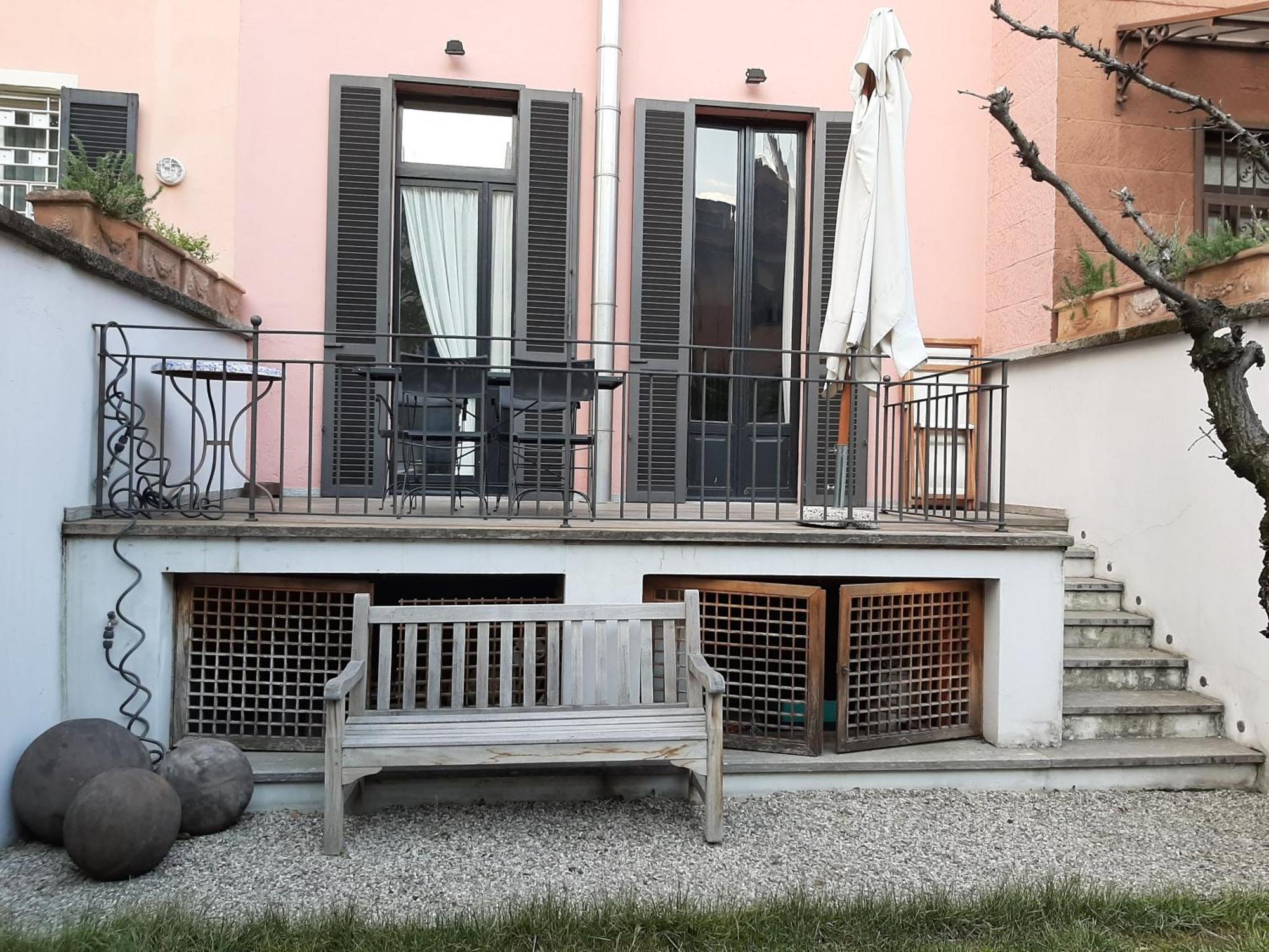 Couette-café Casa Mari - Free Secure Parking, Breakfast, Private Bathroom, Wifi, Garden, Aircon, 5 Min Walk To Metro And Train Station